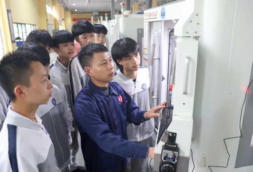 四川華鎣 課堂設(shè)到車間，訂單式職業(yè)教育精準(zhǔn)賦能計(jì)算機(jī)人才就業(yè)
